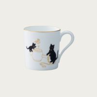 大倉陶園］黒猫親子-縁起物語-Ⅱ マグカップ「打ち出の小槌