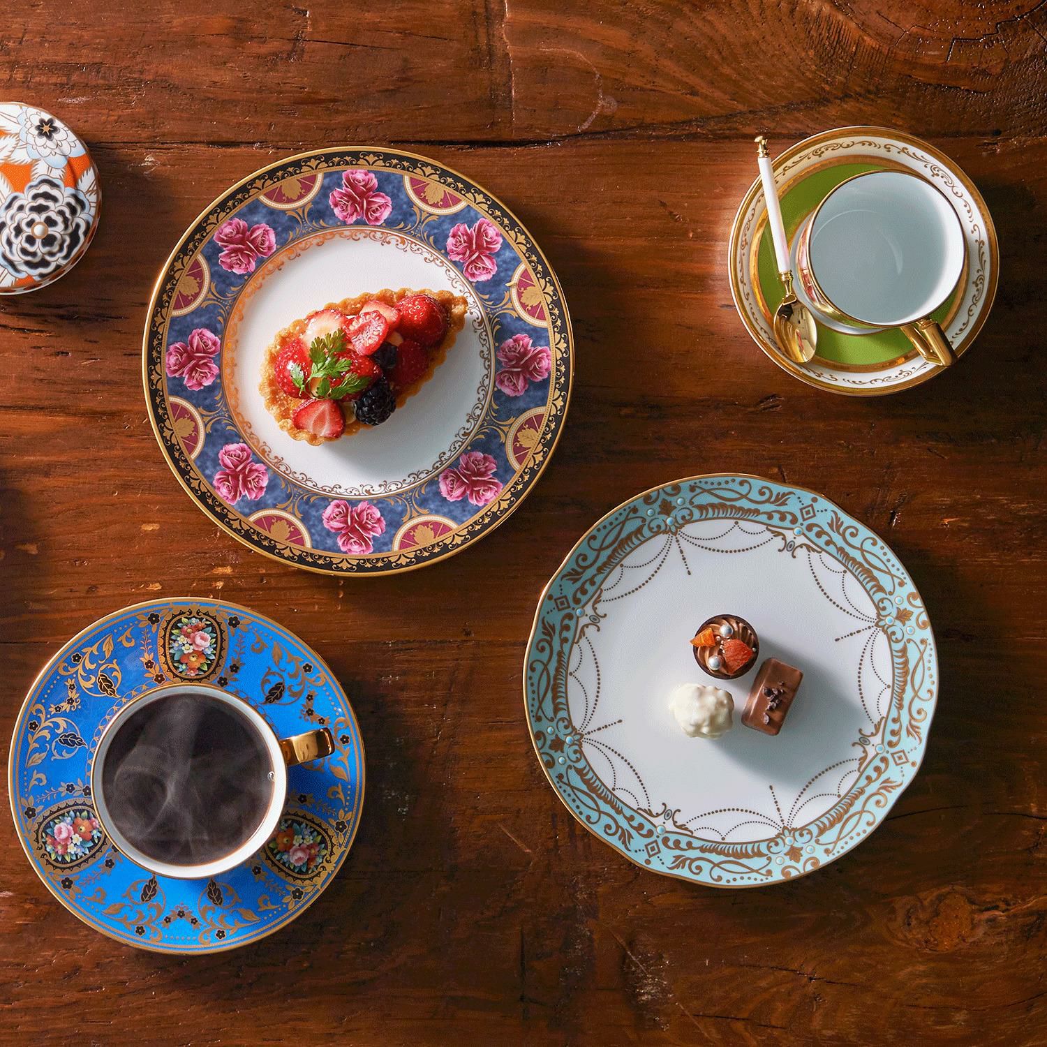 オマージュ コレクション 18cmクーププレート(藍白絵唐草文